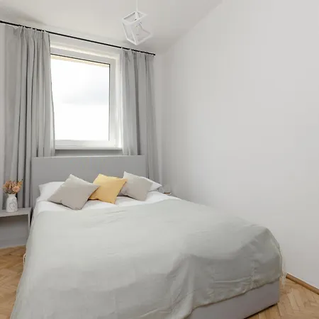 Family Near Old Town By Renters Warszawa