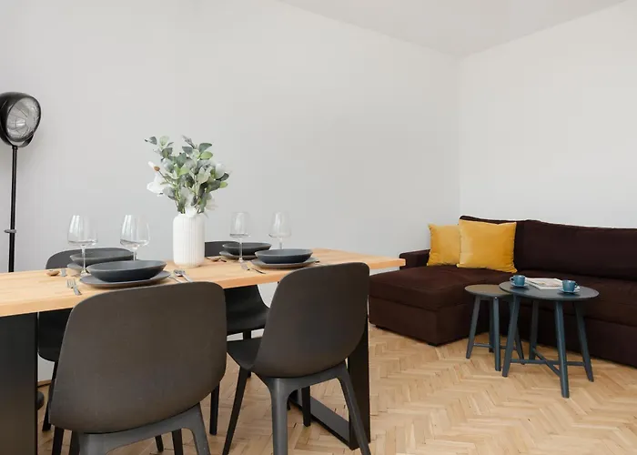 Family Near Old Town By Renters Apartment Warsaw