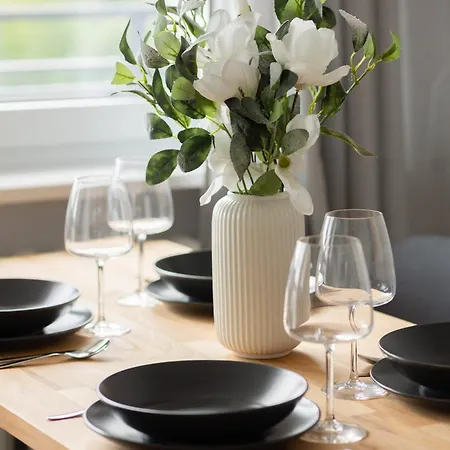 Family Near Old Town By Renters דירה