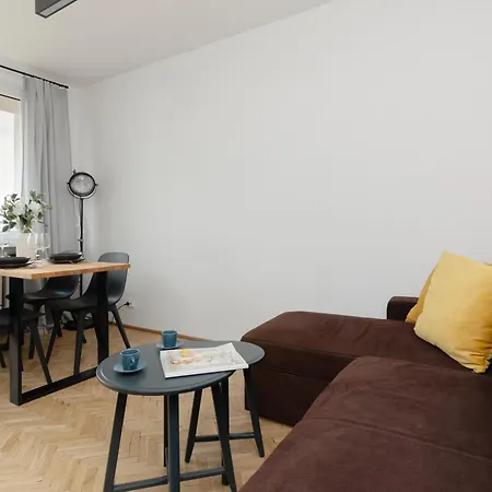 Family Near Old Town By Renters شقة وارسو